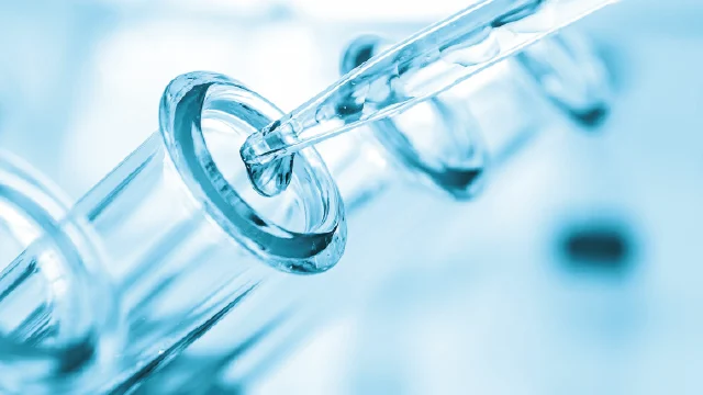 Pipette et verrerie de laboratoire.